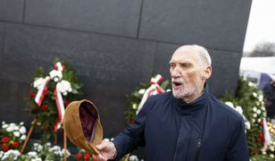 Macierewicz podstawił nogę aktywiście. Jest komentarz policji