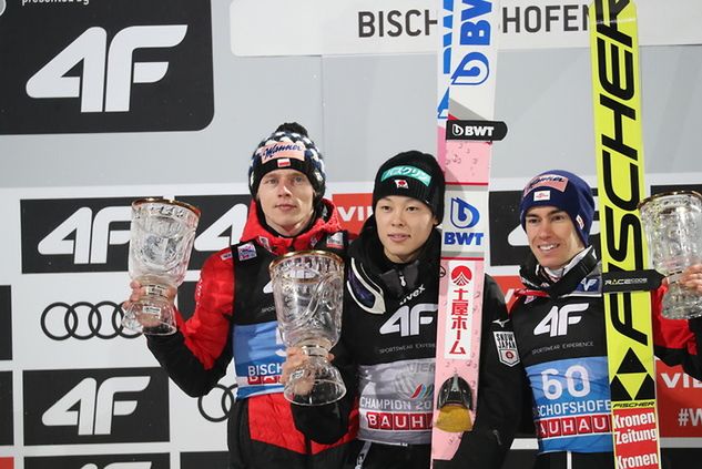 Podium niedzielnego konkursu 67. TCS w Bischofshofen. Od lewej Dawid Kubacki, Ryoyu Kobayashi i Stefan Kraft