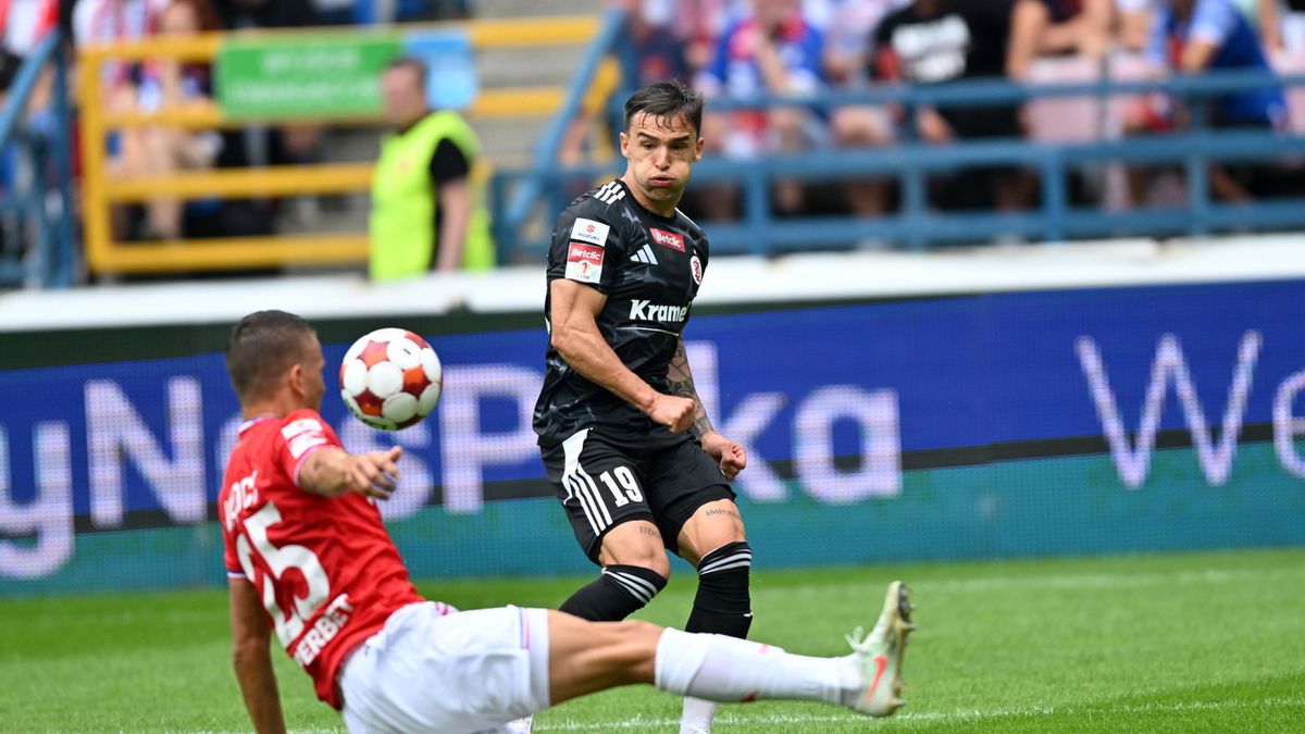 PAP / Art Service / Na zdjęciu z lewej: Bartosz Jaroch