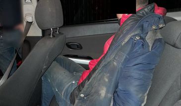 Warszawa. Zatrzymanie na gorącym uczynku. "Leżał pod autem i wycinał katalizator"