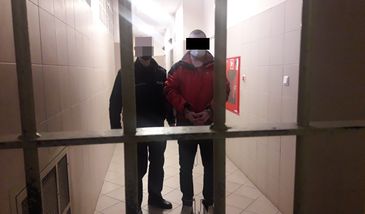 Warszawa. Dewastował mieszkanie i groził ojcu oraz jego żonie. Został zatrzymany