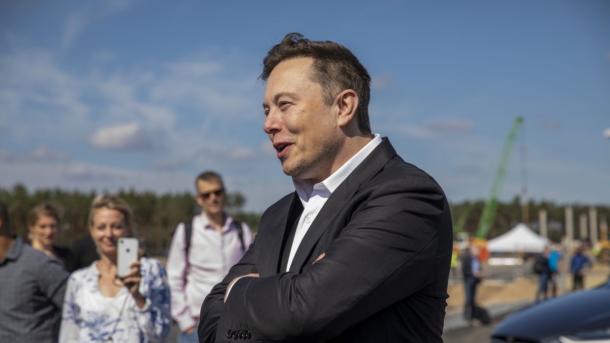 FUERSTENWALDE, GERMANY - SEPTEMBER 03: Tesla head Elon Musk talks to the press as he arrives to to have a look at the construction site of the new Tesla Gigafactory near Berlin on September 03, 2020 near Gruenheide, Germany. Musk is currently in Germany where he met with vaccine maker CureVac on Tuesday, with which Tesla has a cooperation to build devices for producing RNA vaccines, as well as German Economy Minister Peter Altmaier yesterday. (Photo by Maja Hitij/Getty Images)
