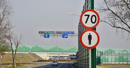 Polscy kierowcy jeżdżą wolniej, ale wciąż za szybko w terenie zabudowanym
