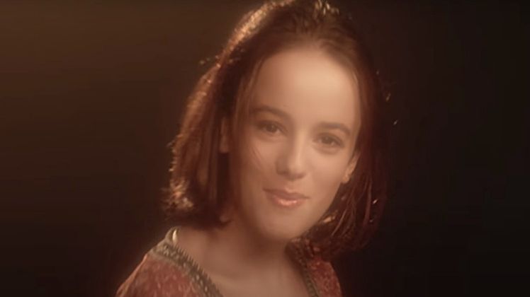 To Alizée śpiewała piosenkę "Moi... Lolita"