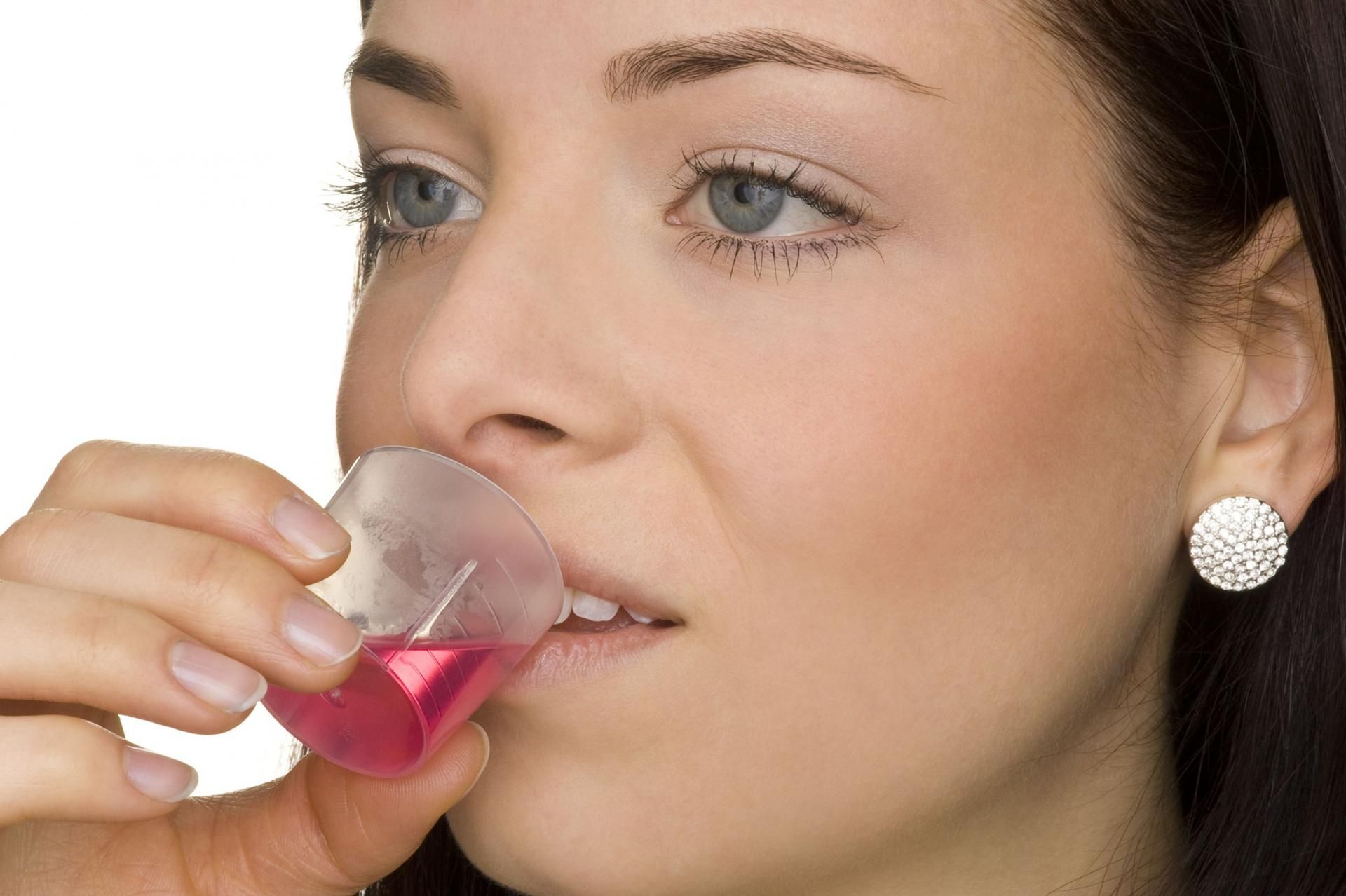 Stosowanie płyny do płukania jamy ustnej jest ważne w dbaniu o zdrowe zęby