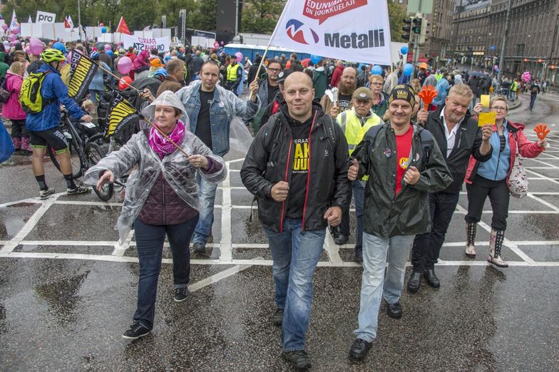 Kryzys w Finlandii. Setki tysięcy osób na ulicach