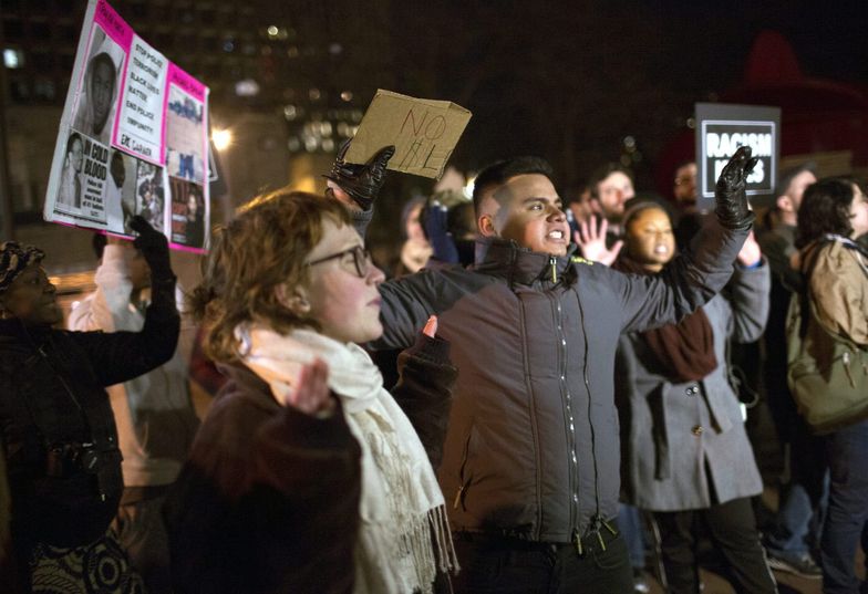 Demonstracje w Ferguson. Obama chce wesprzeć policję