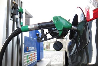 Ceny paliw w Polsce. Rafinerie zarabiają na taniej ropie, a kierowcy płacą coraz więcej