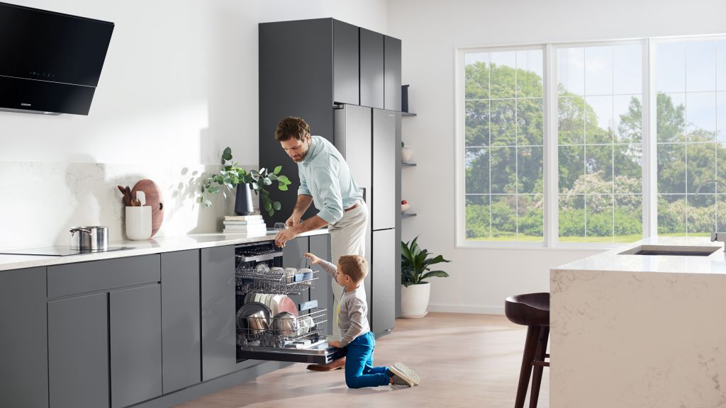 Jak skutecznie układać naczynia w zmywarce? Samsung podaje najrozsądniejsze rozwiązania 1