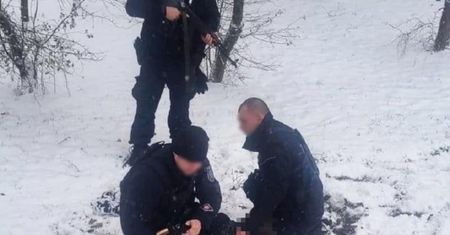 Jak Maksymilian F. zdjął kajdanki? Trzy teorie