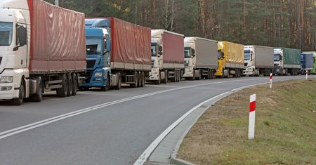 Wielokilometrowa kolejka ciężarówek. Na przejazd do Białorusi czekają 53 godziny