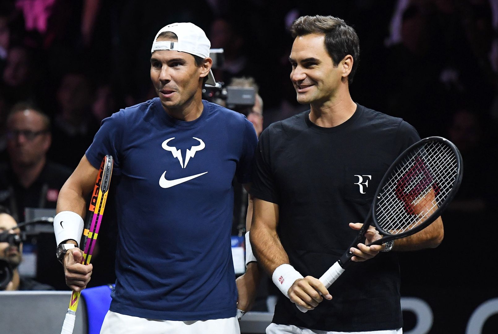 epaselect epa10199067 Spanish player Rafael Nadal (L) and Swiss player Roger Federer during a practice session of team Europe in London, Britain, 22 September 2022, ahead of the Laver Cup tennis tournament starting on 23 September. EPA/ANDY RAIN Dostawca: PAP/EPA.