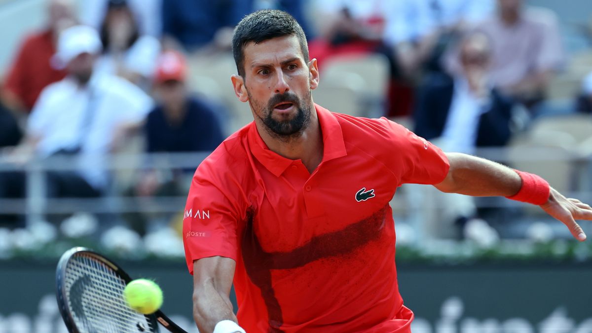 PAP/EPA / CHRISTOPHE PETIT TESSON  / Na zdjęciu: Novak Djoković
