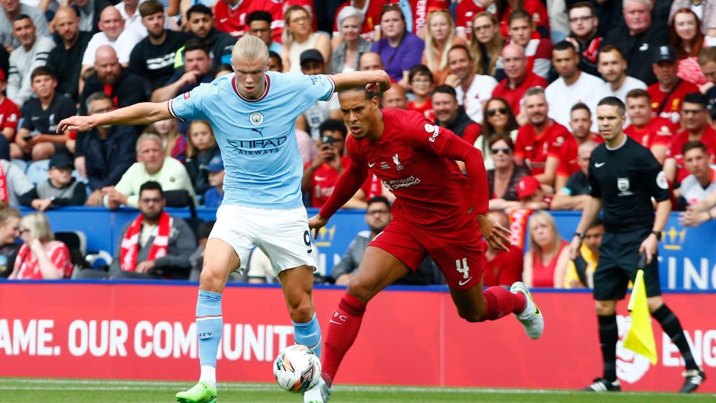 Getty Images /  Kieran Galvin/DeFodi Images / Na zdjęciu: Erling Haaland i Virgil Van Dijk