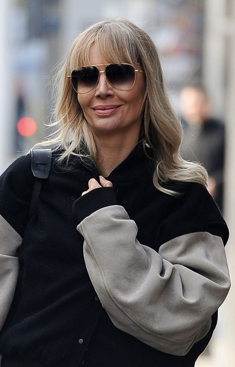 Wiosenna Agnieszka Woźniak-Starak opuszcza studio TVN w sportowej stylizacji