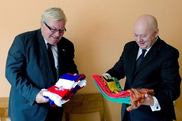 Od lewej: Czesław Świstak (prezes BKS Stal) i Marek Glogaza (prezes Podbeskidzia) / Źródło: TS Podbeskidzie