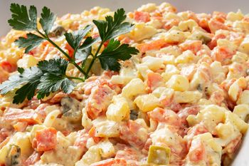 Sałatka jarzynowa bez majonezu. Lżejsza, a równie pyszna