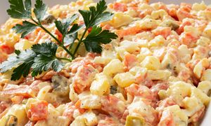 Sałatka jarzynowa bez majonezu. Lżejsza, a równie pyszna