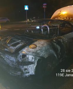 Warszawa. Na Bielanach spłonęło Audi TT Cabrio. Zawrotna prędkość