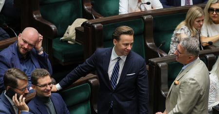 Duże poparcie dla Konfederacji, mała różnica na szczycie. Nowy sondaż