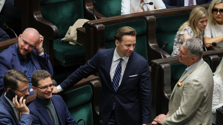 Krzysztof Bosak
Pawe� Supernak
10 10., kadencja, kadencji, obrad, plenarna, polityk, polityka, posiedzenie, sala, sala plenarna, sejm, sejmu