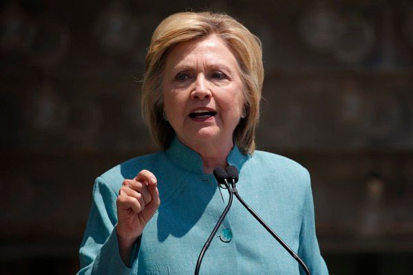 Departament Stanu wznowił dochodzenie w sprawie Clinton