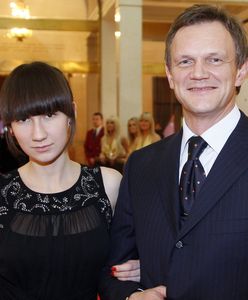 Cezary Pazura tańczy z najstarszą córką. Jest w tym samym wieku, co jego żona