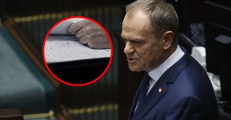 Zdjęcie notatek Tuska obiegło sieć. Oto powód