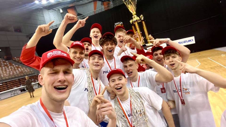 Zdjęcie okładkowe artykułu: Materiały prasowe / PZKosz / Na zdjęciu: mistrzowie Polski mężczyzn U19