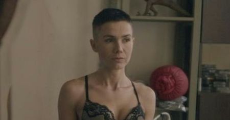 "Służby specjalne": Olga Bołądź zmienia się na ekranie niczym kameleon