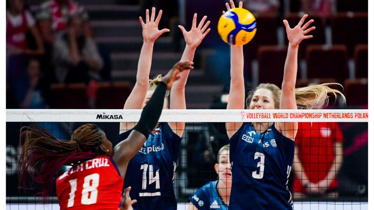 Materiały prasowe / FIVB / Na zdjęciu: Klaudia Alagierska-Szczepaniak (z prawej)