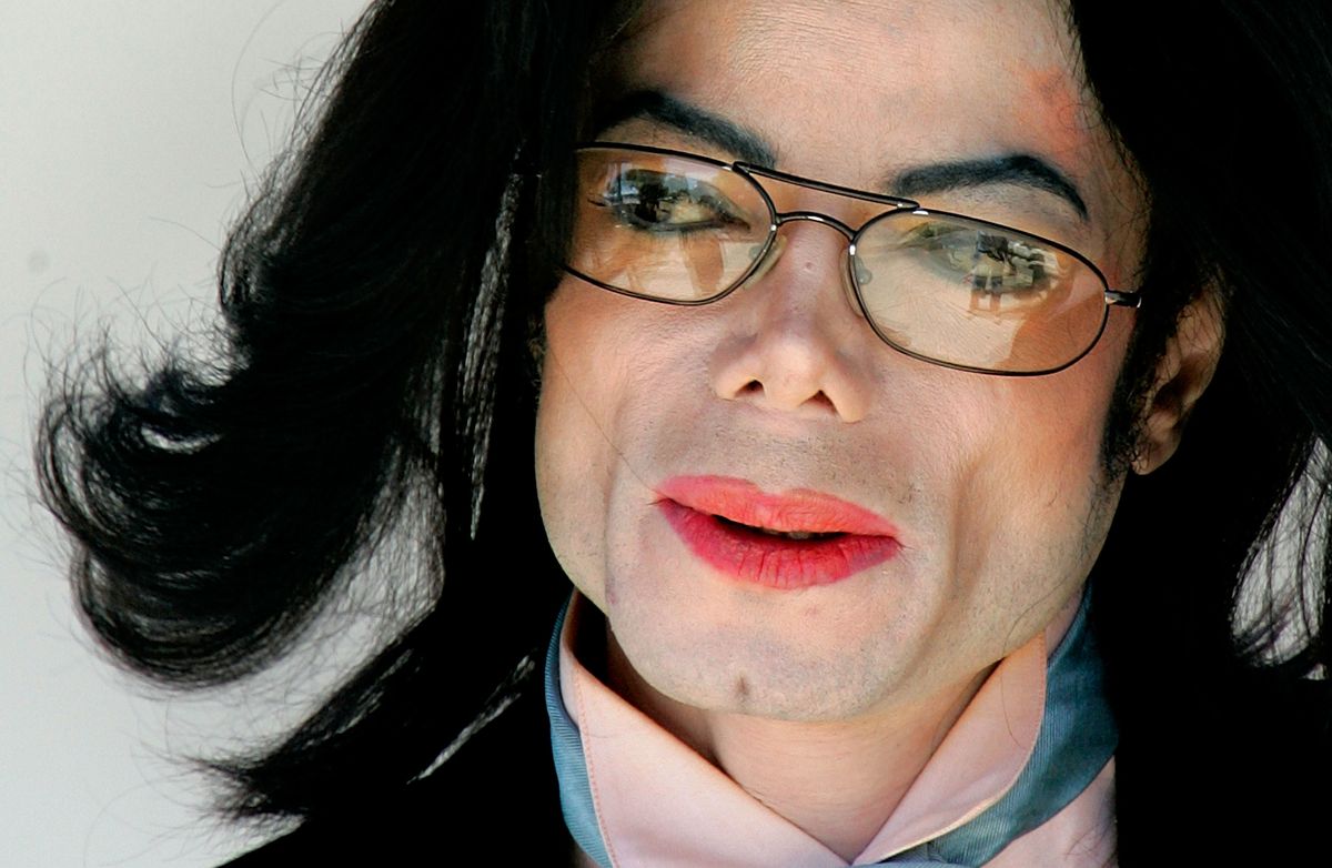 Michael Jackson: ciało króla popu przeraziło detektywa. "Łysa głowa i blizny"