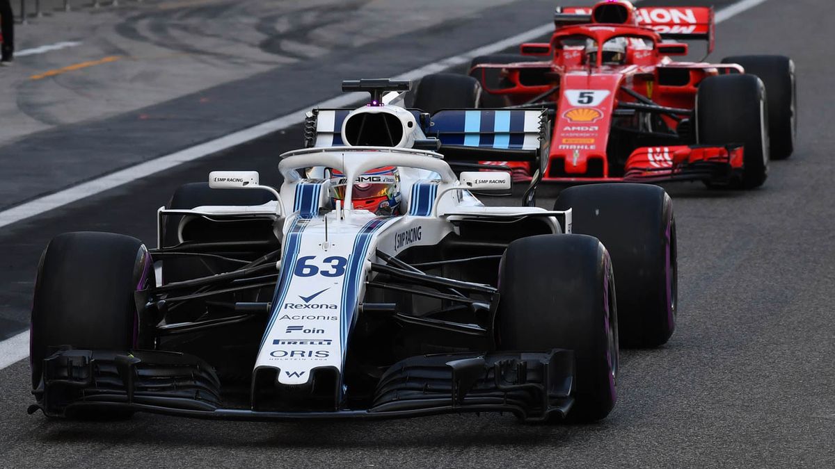 Zdjęcie okładkowe artykułu: Materiały prasowe / Pirelli Media / Na zdjęciu: George Russell i jadący za nim Sebastian Vettel