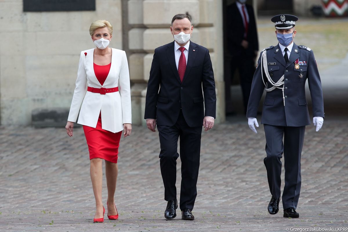 Dzień Flagi. Prezydent Andrzej Duda do Polonii: biało-czerwona flaga nas jednoczy