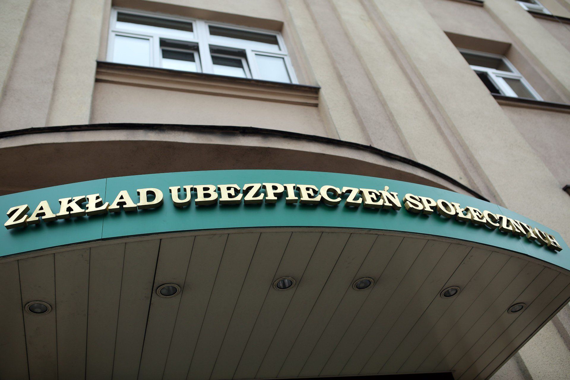 Przykładowe wyliczenia dla osób przechodzących na emeryturę w wieku 55 lat