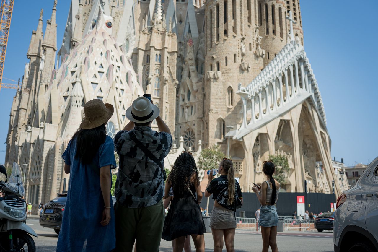 Sagrada Familia erfreut sich nach wie vor eines enormen Interesses von Touristen.