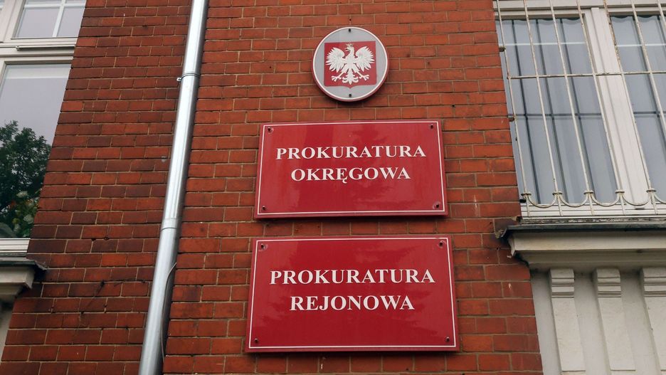 Nazwiska, pesele i adresy 5,5 tysiąca osób wyciekły z urzędu gminy Wisznia Mała. Prokuratura w Trzebnicy sprawdza, jak do tego doszło.