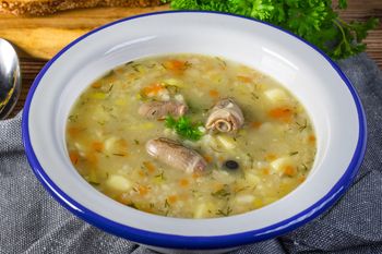 Babcia dorzucała garść do zupy. Dziś wielu na ten widok traci apetyt