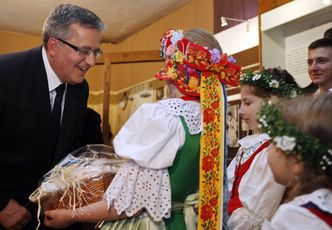 Badani CBOS. Komorowski liderem rankingu zaufania