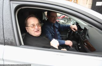 Fiskus nie drąży sprawy aut od bezdomnego dla o. Rydzyka. Nie wiadomo, kto formalnie został obdarowany