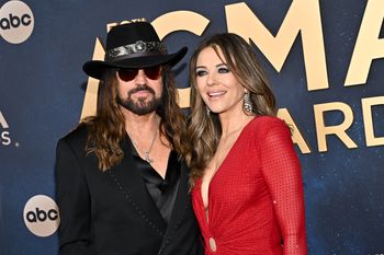 Elizabeth Hurley zaręczona? Gwiazda wrzuciła wymowne zdjęcia