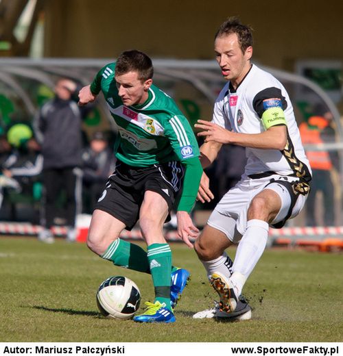 Łukasz Trałka (z prawej) wraca do gry po kontuzji