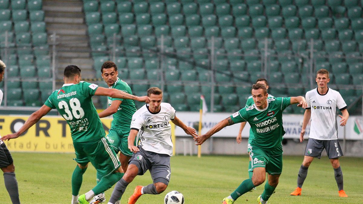 Zdjęcie okładkowe artykułu: Newspix / MARCIN SZYMCZYK / Dominik Nagy (Legia Warszawa) przy piłce