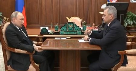 Dziwne zachowanie Putina zwróciło uwagę. Siedział tak przez 12 minut