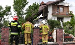 Chodel. Wybuch gazu w domu jednorodzinnym. Strażacy wydobyli z gruzów kolejne ciało