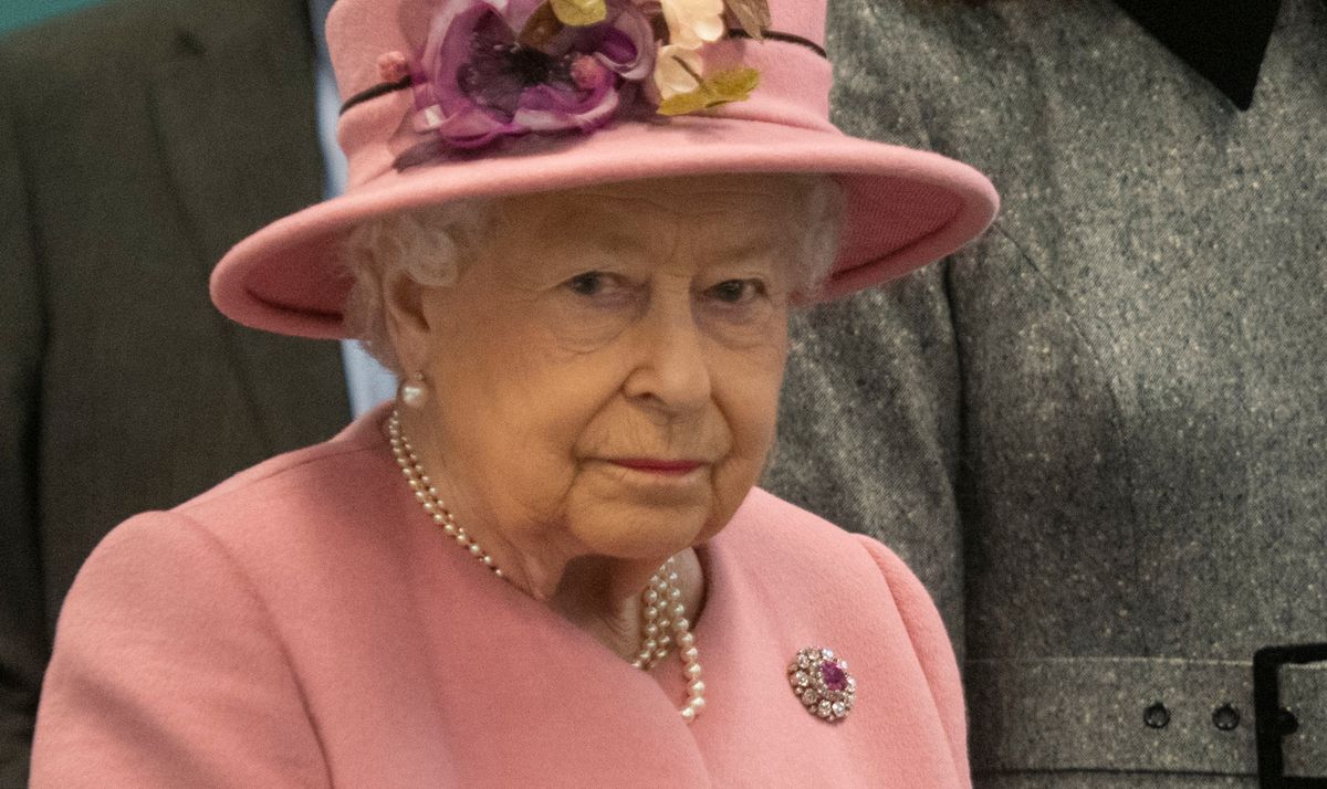 Królowa Elżbieta została okradziona. Skandal na brytyjskim dworze