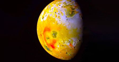 Juno zajrzała pod powierzchnię Io. Zmierzyła mu temperaturę