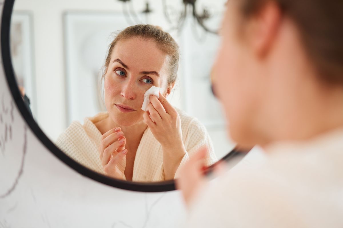 Błędy w pielęgnacji twarzy, które przyspieszają starzenie się skóry 
