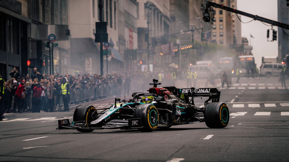 Zdjęcie okładkowe artykułu: Materiały prasowe / Mercedes / Na zdjęciu: Lewis Hamilton na ulicach Nowego Jorku