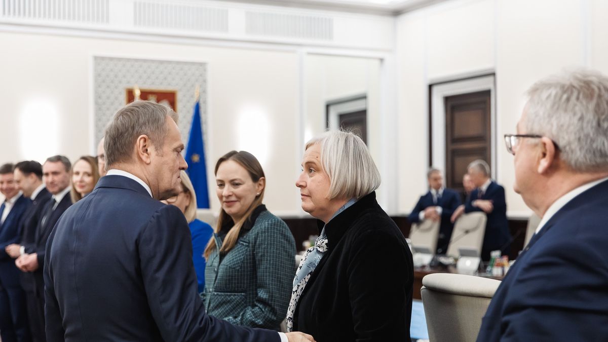 Premier Donald Tusk i minister przemysłu Małgorzata Czarnecka
